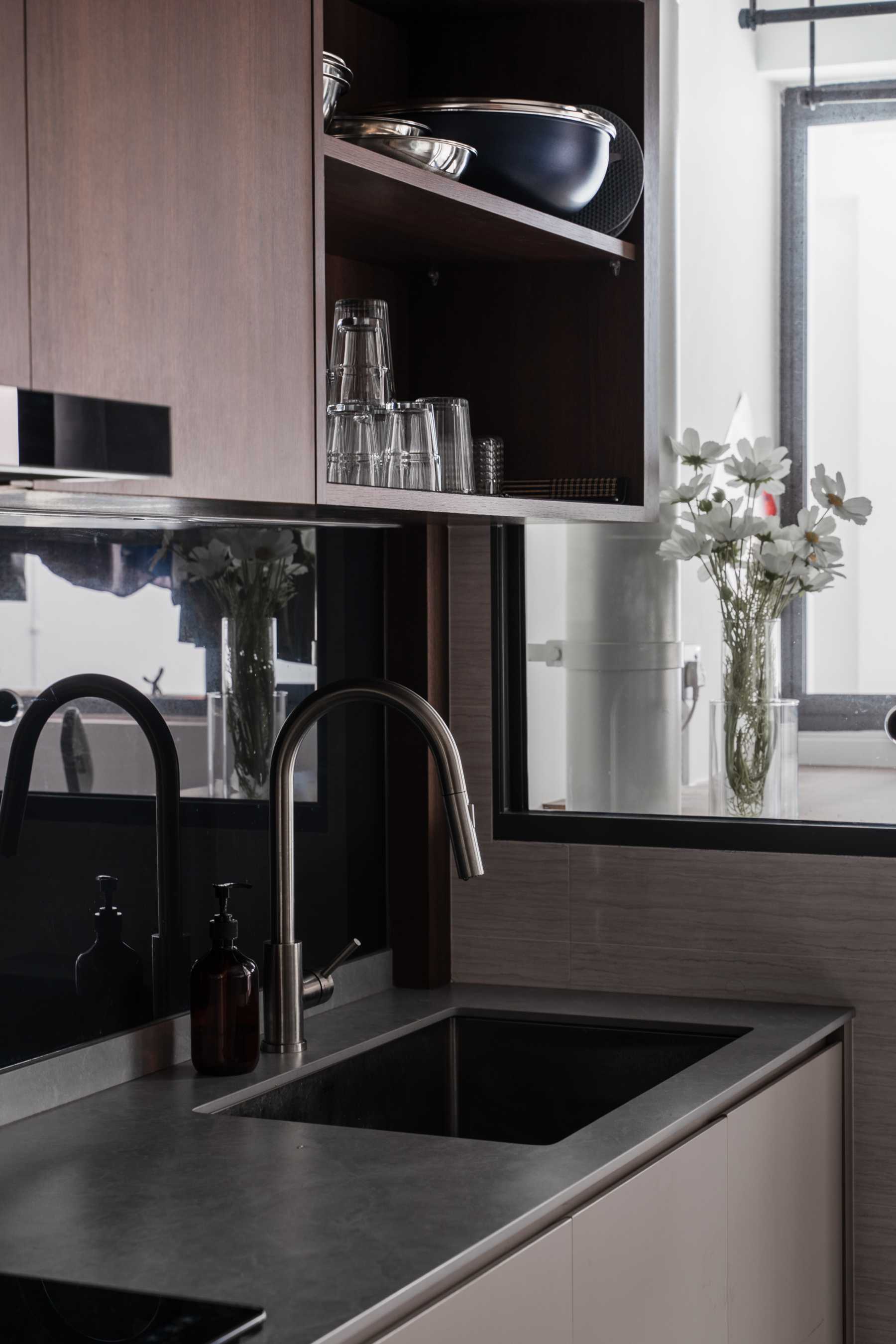 Contemporary Kitchen with Countertop and Kitchen Tap