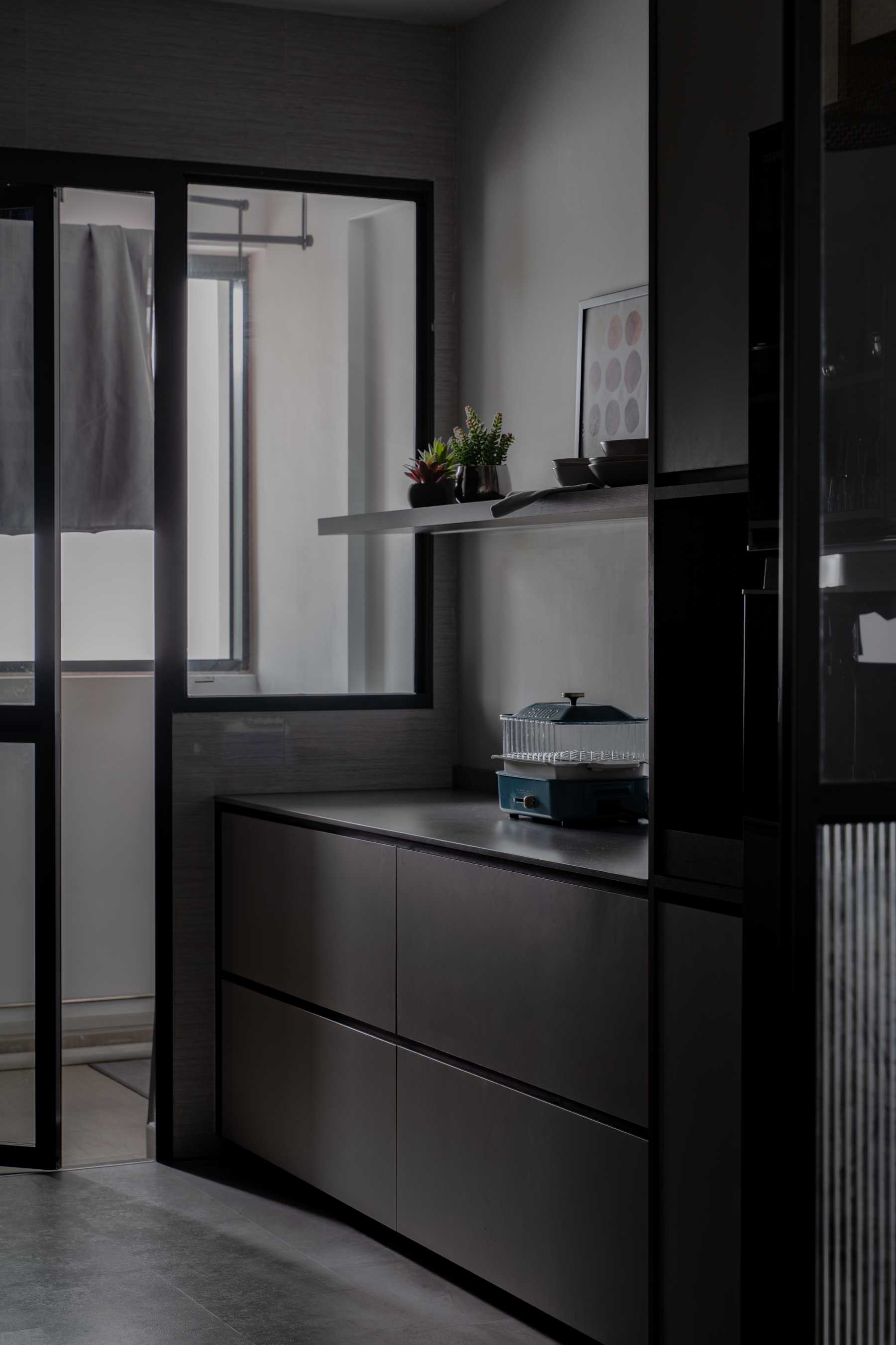 Contemporary Kitchen with Countertop and Kitchen Accessories