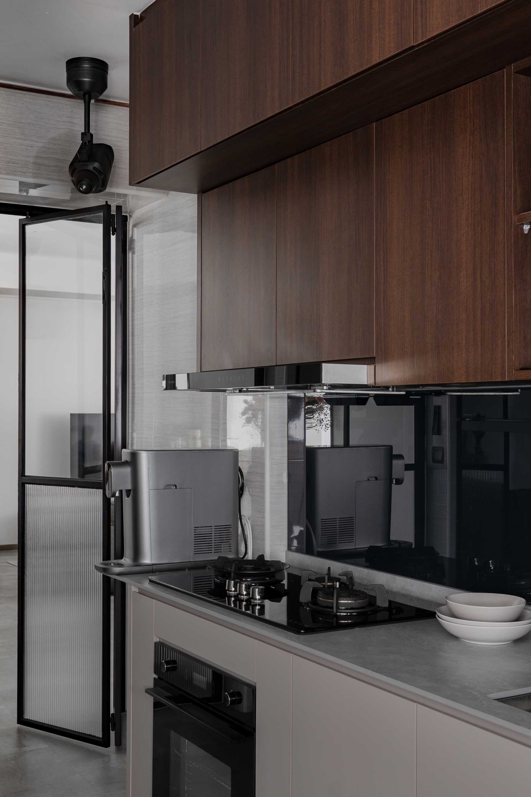Contemporary Kitchen with Countertop and Kitchen Cabinets