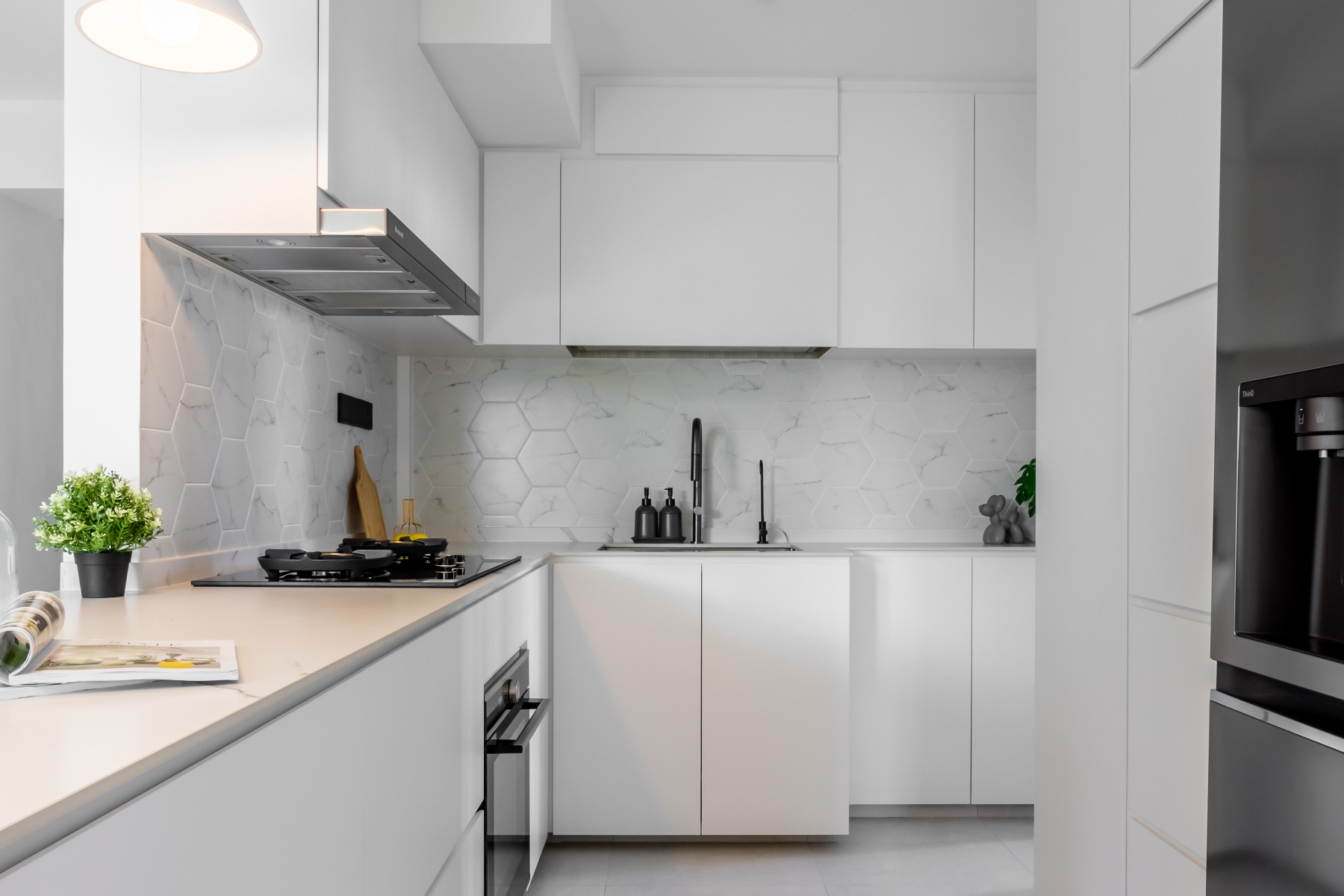 Minimalist Kitchen with Countertop and Homogeneous Tiles