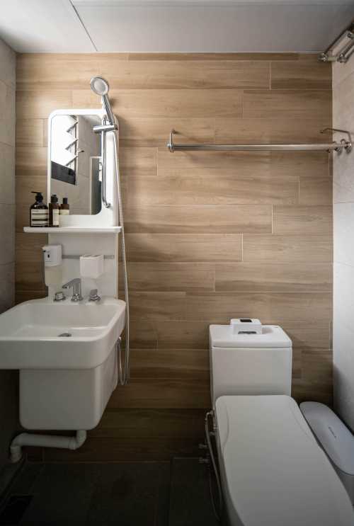 Asian Bathroom at 207C Woodleigh