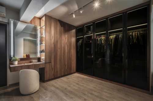 Scandinavian Walk-in Wardrobe at 54 Havelock Road (Christopher)
