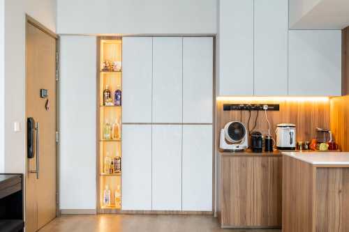 Modern Entryway at 94 edgedale plains