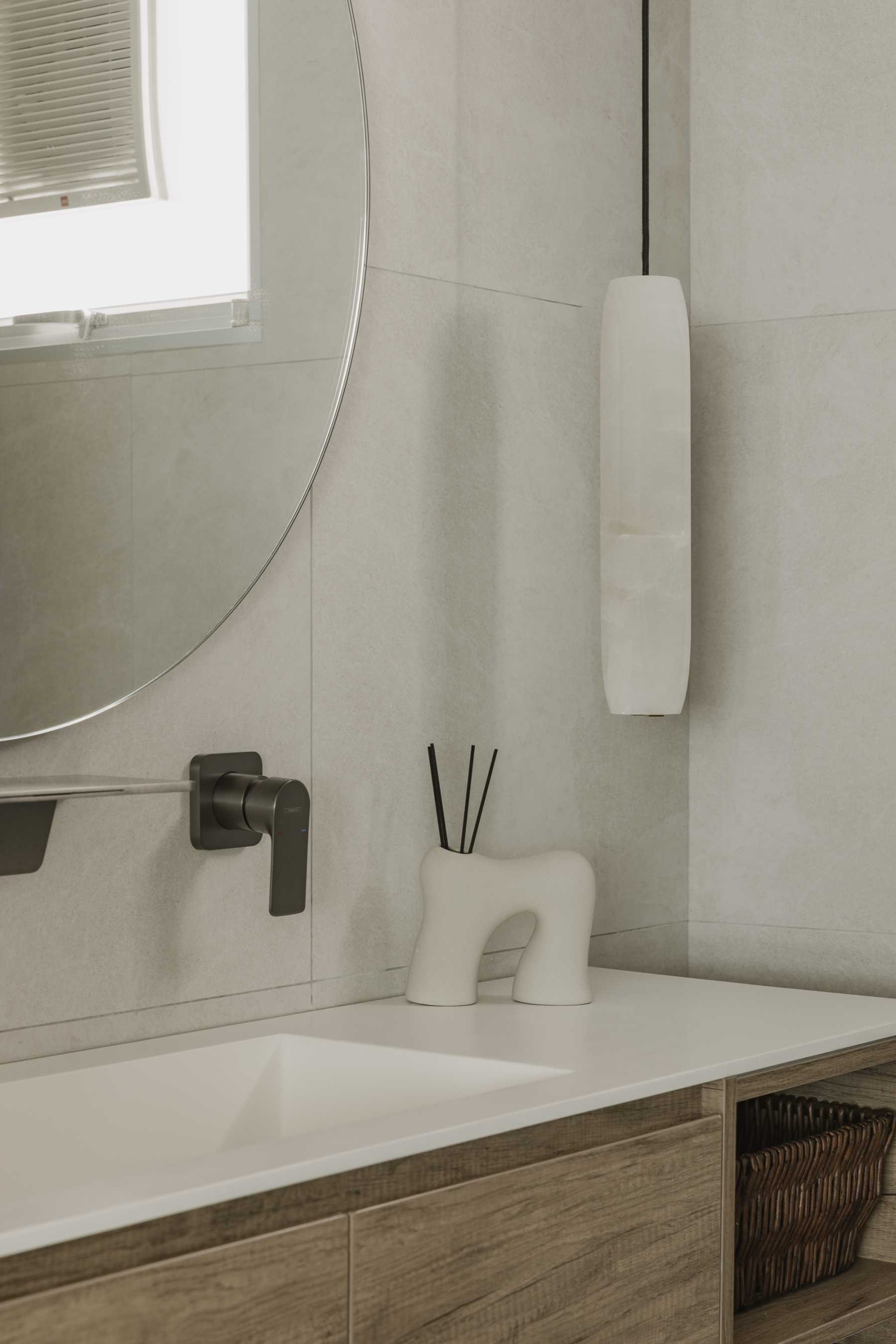 Minimalist Bathroom with Mirror and Bathroom Storage