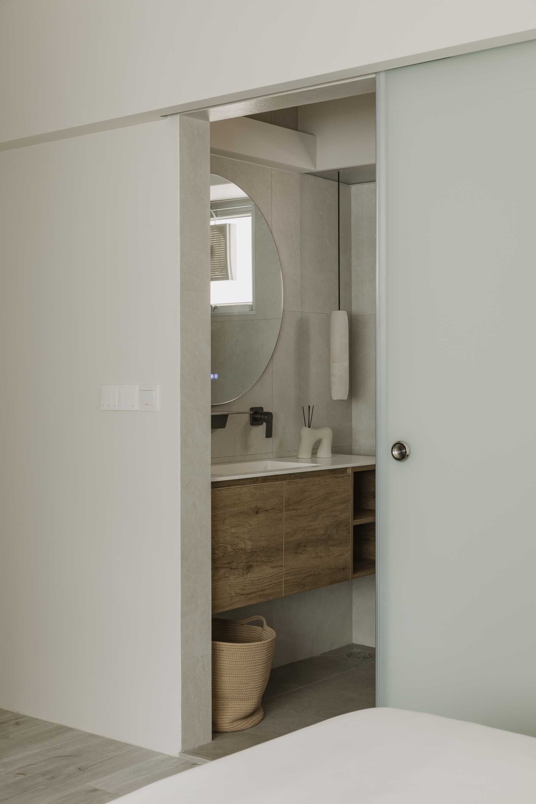 Minimalist Bathroom with Mirror and Laundry Baskets