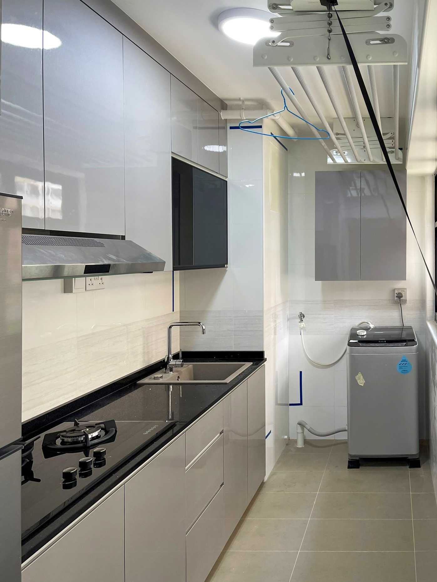 Minimalist Kitchen with Countertop and Homogeneous Tiles