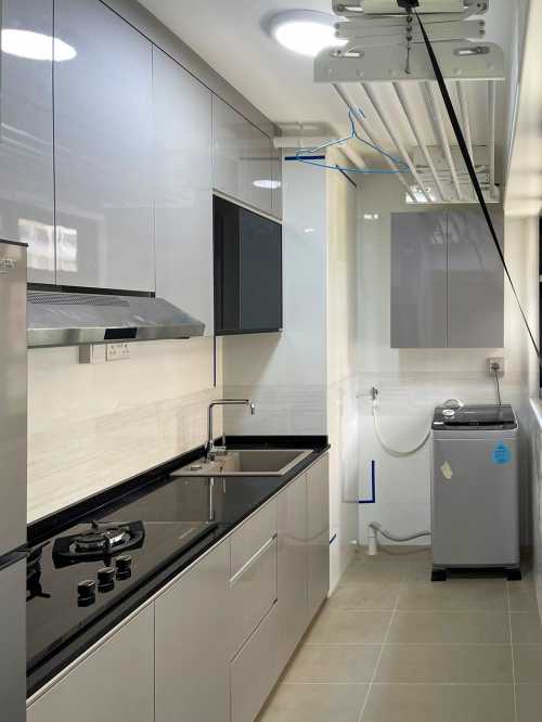 Minimalist Kitchen at Bukit Batok West Avenue
