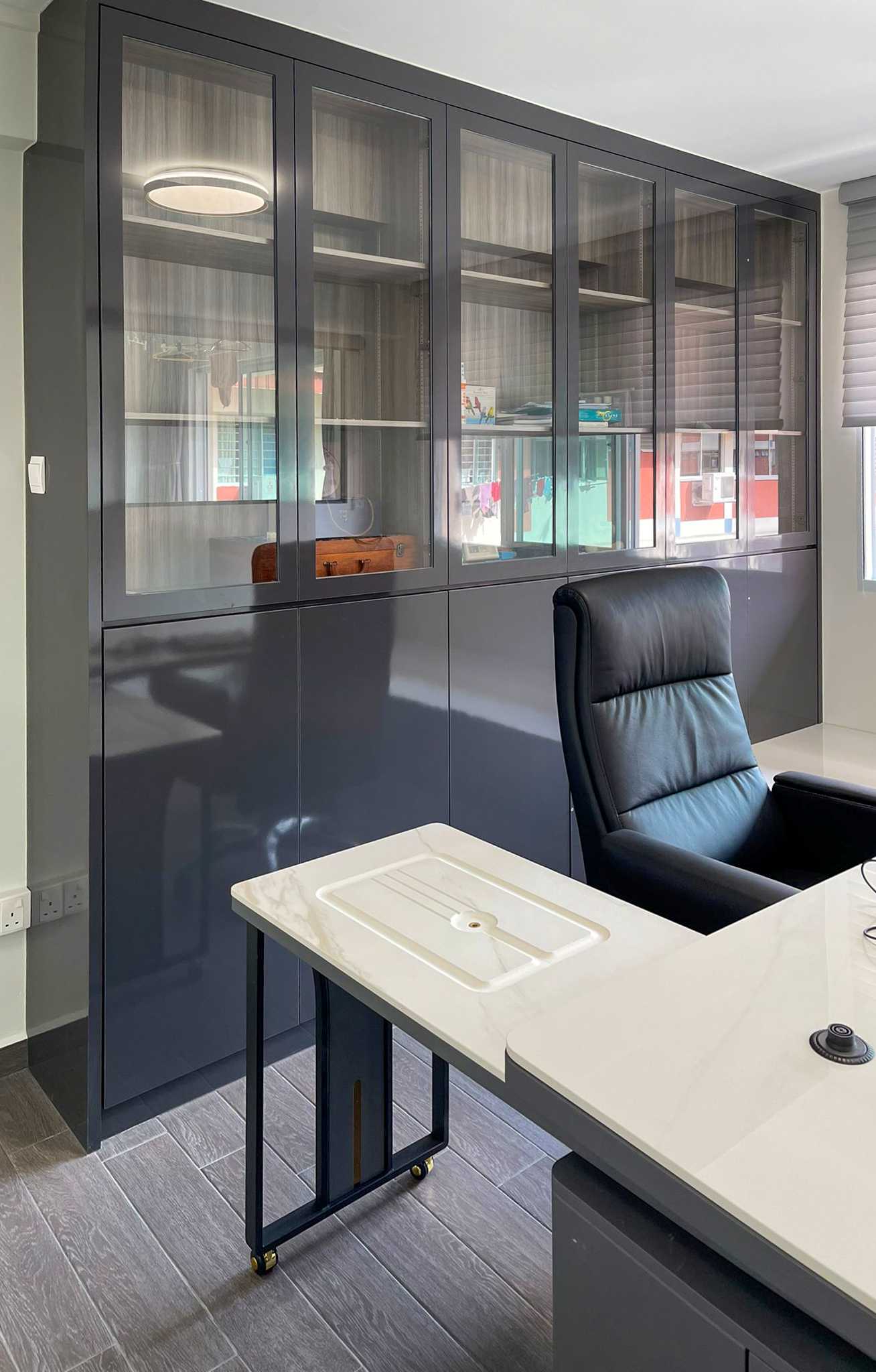 Modern Office with Bookshelf and Desk