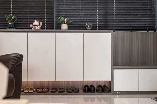 Modern Entryway at Blk 305 Yishun