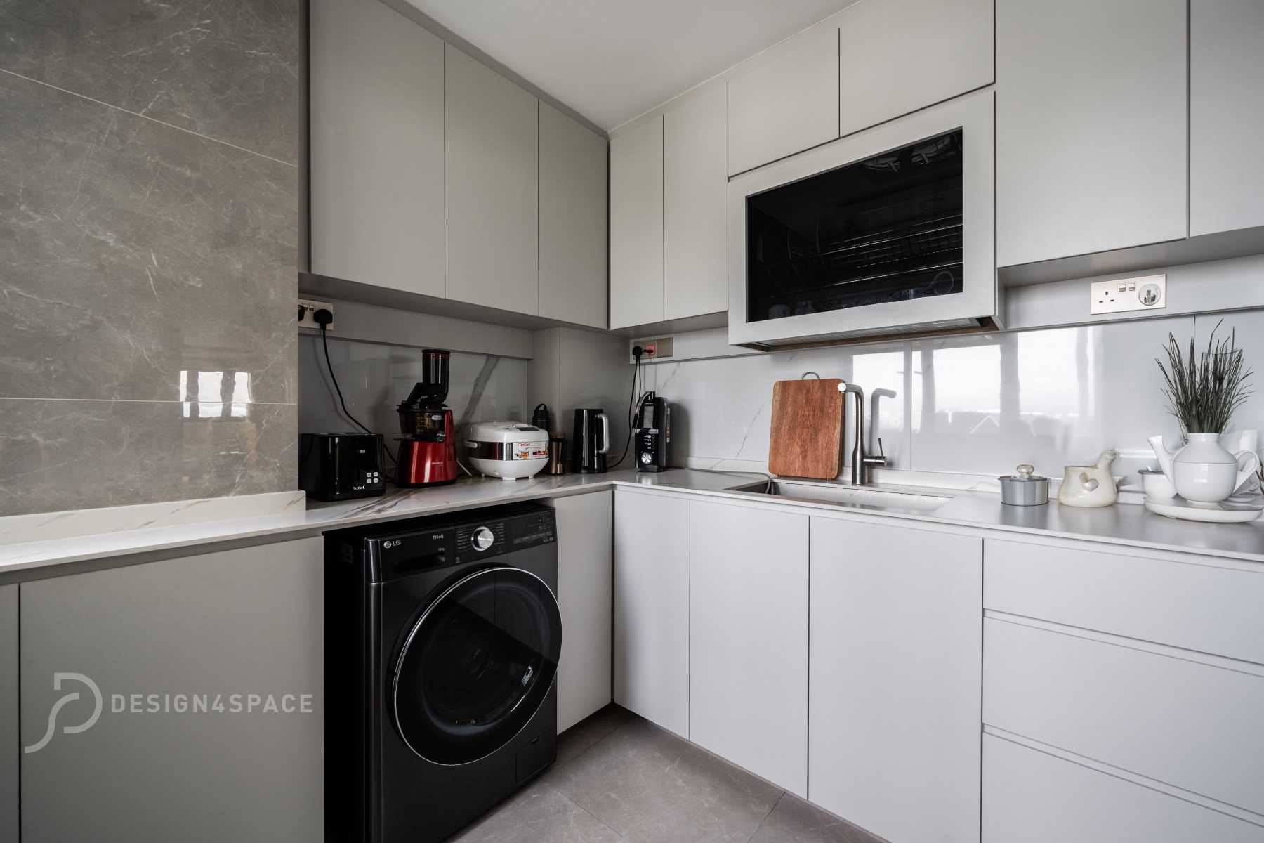 Modern Kitchen with Kitchen Window and Kitchen Island