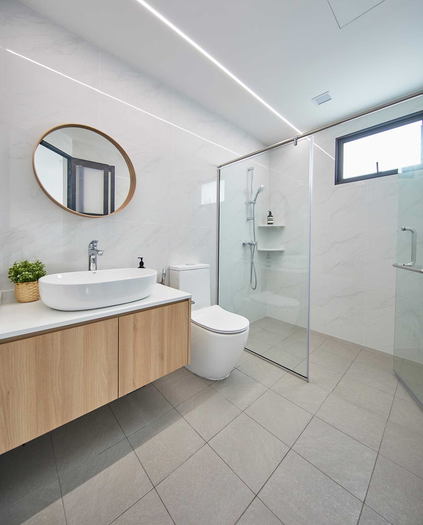 Scandinavian Bathroom with Mirror and Bathroom Storage