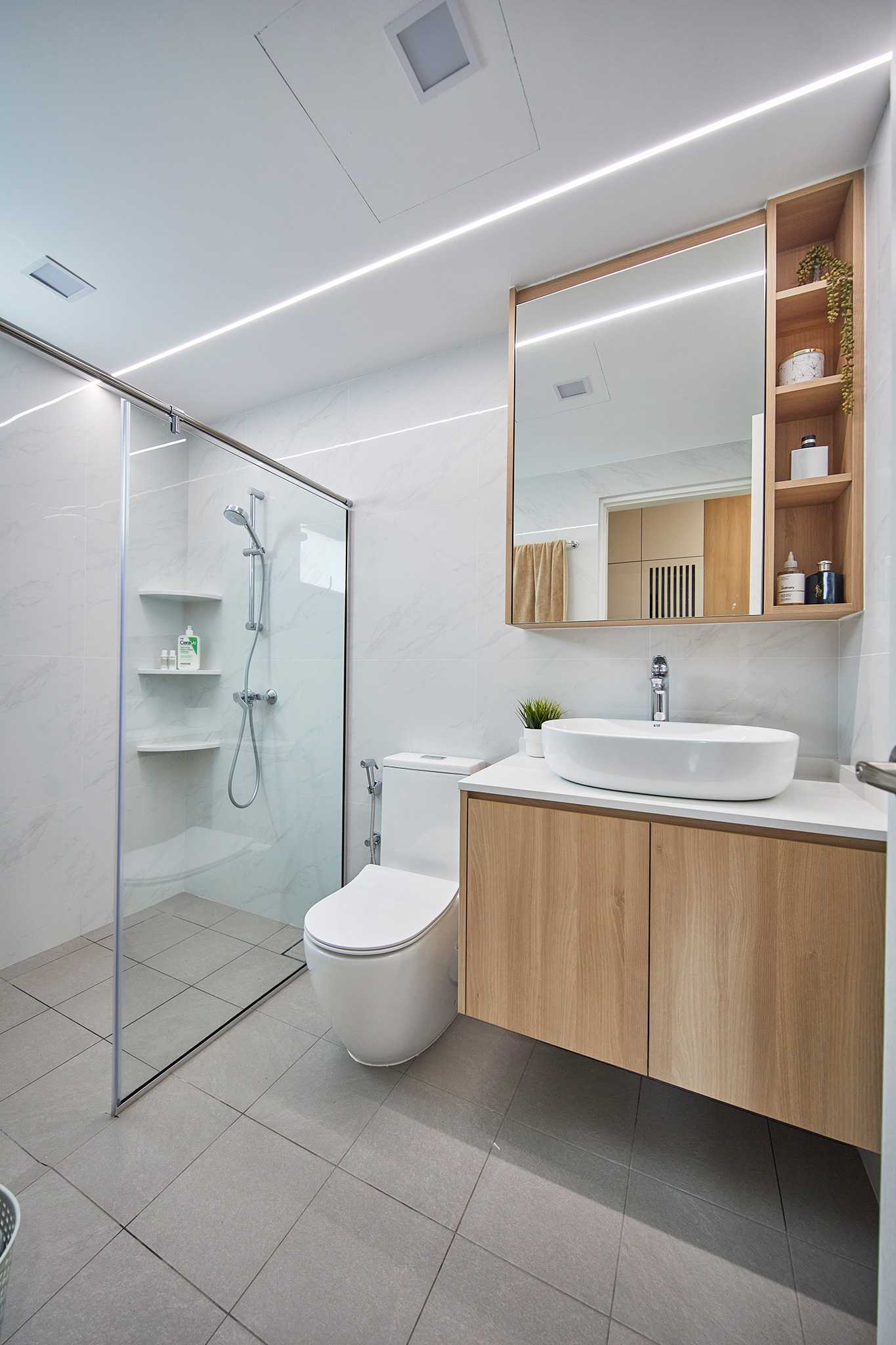 Scandinavian Bathroom with Mirror and Bathroom Storage