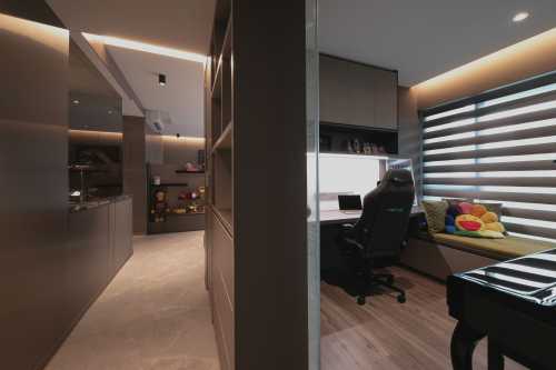 Modern Home Office at Resale 4 Bedroom Condo @ The Topiary