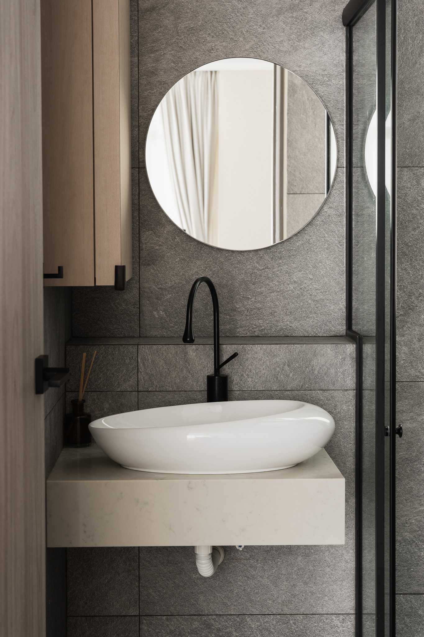 Minimalist Bathroom with Mirror and Bathroom Storage