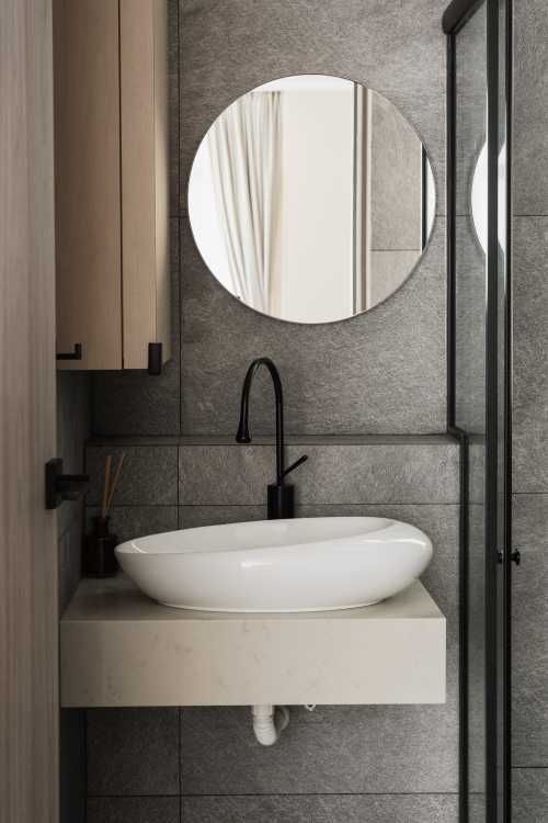 Minimalist Bathroom at Mandale Heights