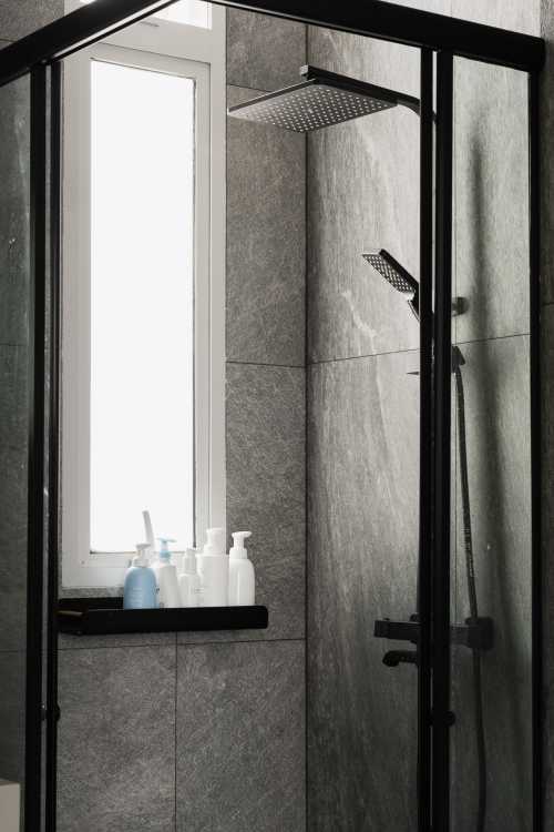 Minimalist Bathroom at Mandale Heights