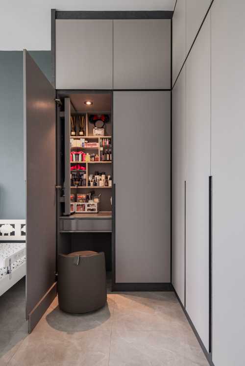 Contemporary Bedroom at 645B tampines st 62