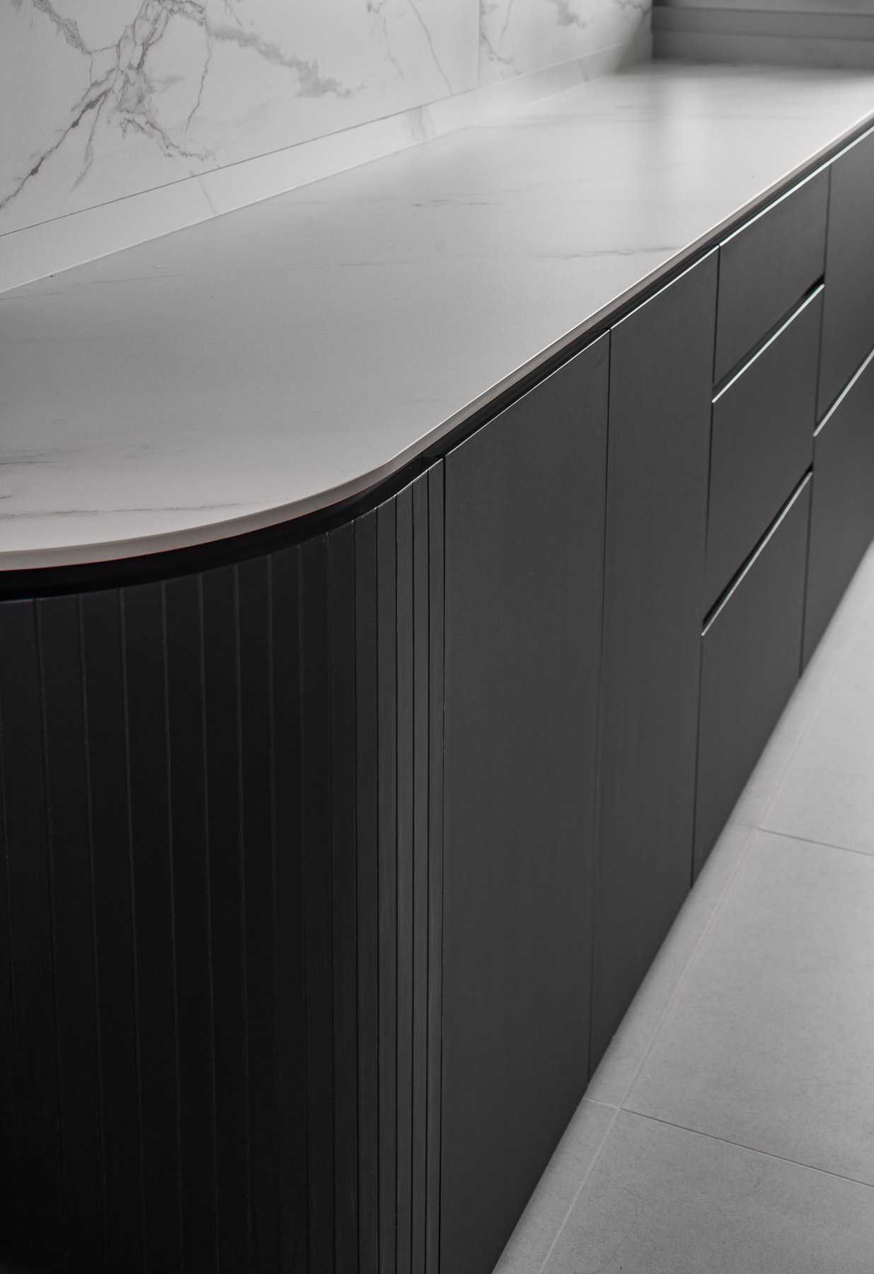 Contemporary Kitchen with Countertop and Kitchen Cabinets