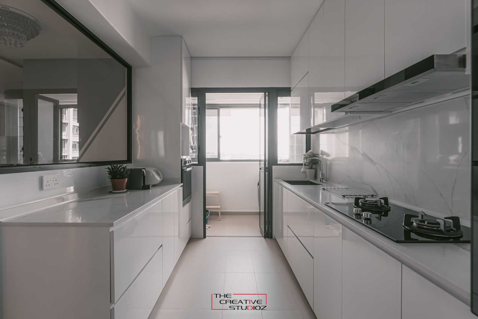 Modern Kitchen with Countertop and Kitchen Backsplash