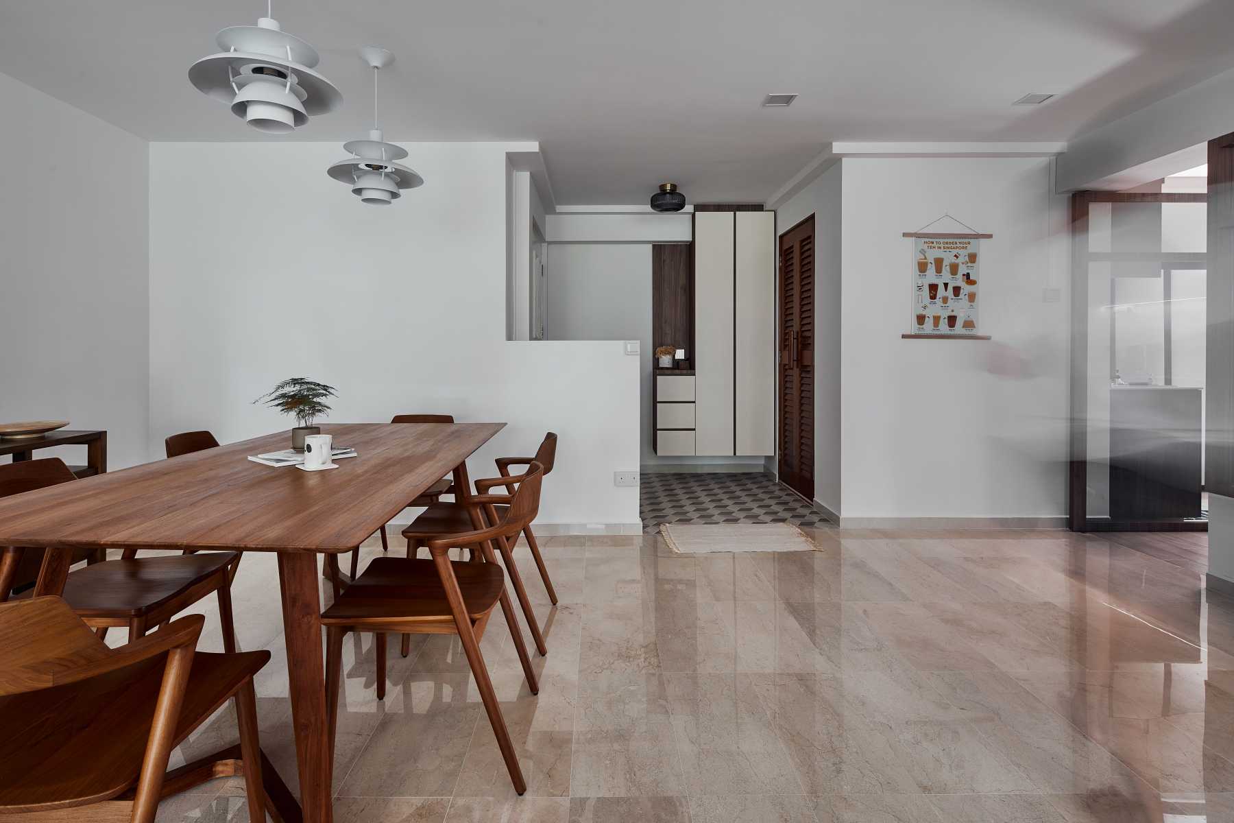 Contemporary Dining Room with Dining Chairs and Tableware