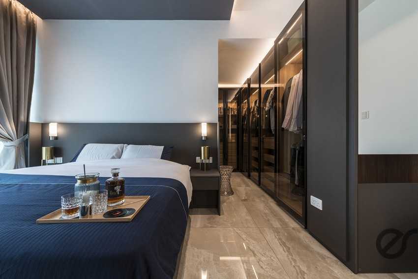Contemporary Bedroom with Wardrobe and Sliding Wardrobe