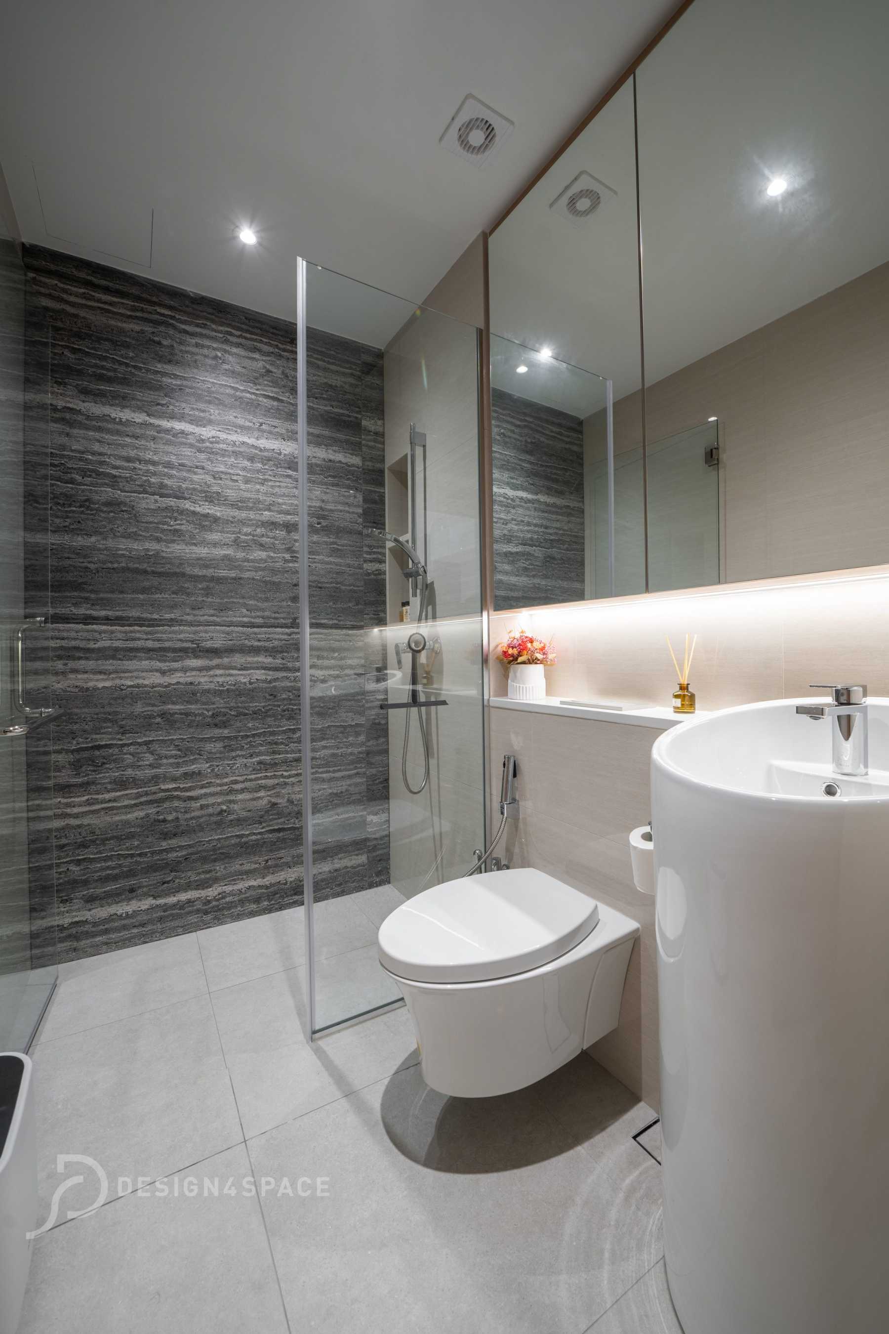 Modern Bathroom with Countertop and Homogeneous Tiles