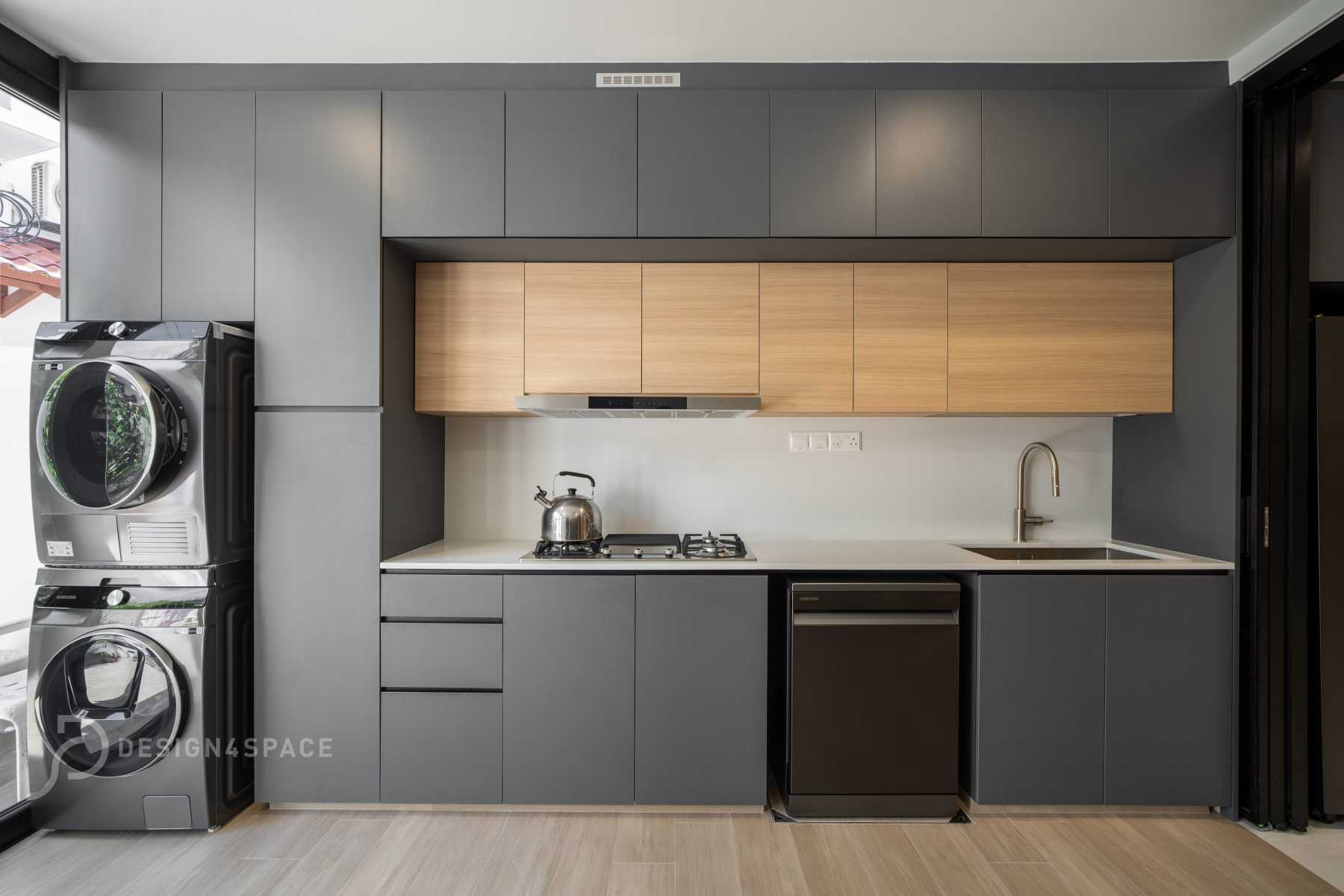 Modern Kitchen with Wood Flooring and Kitchen Window