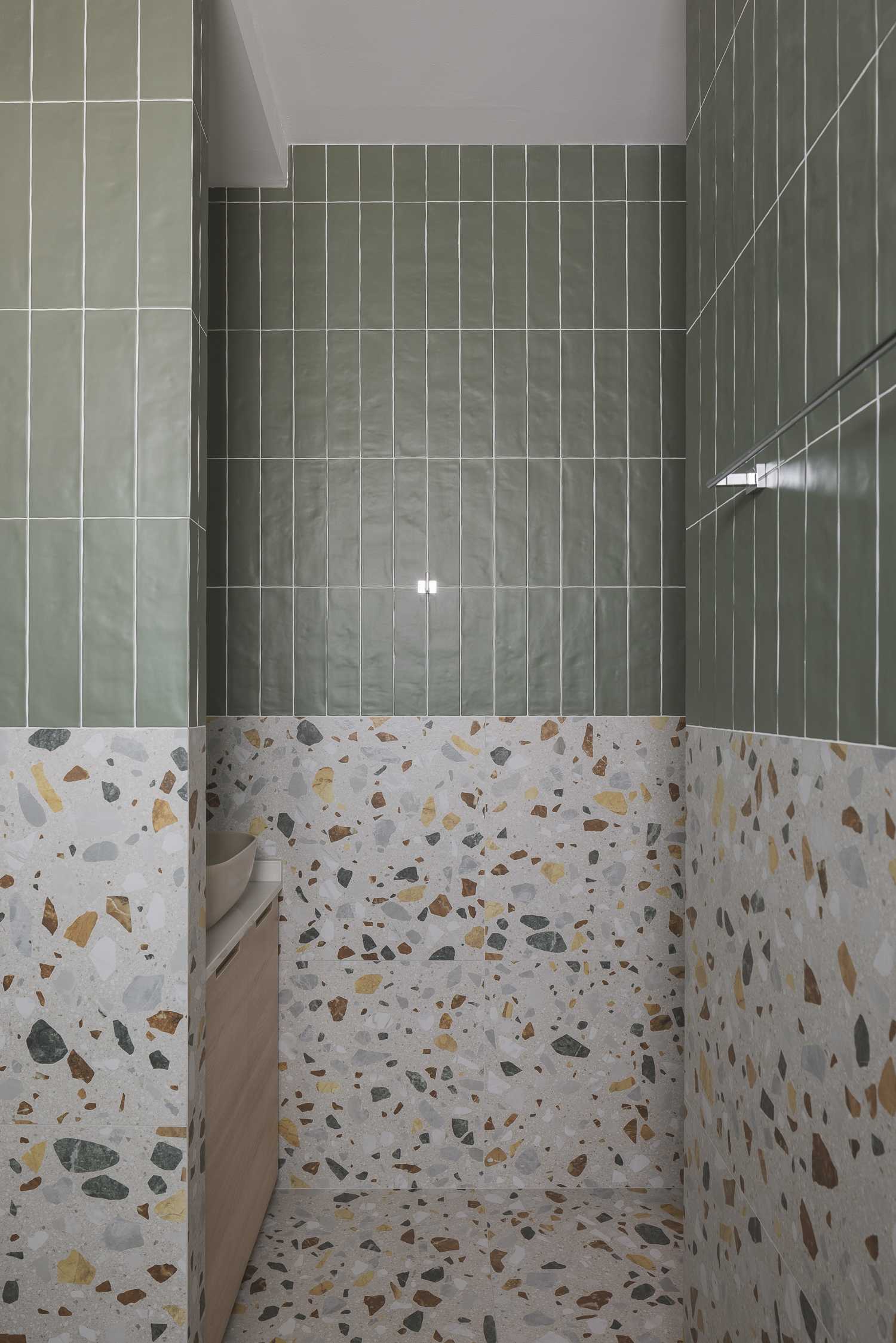 Modern Bathroom with Feature Wall and Green Wall