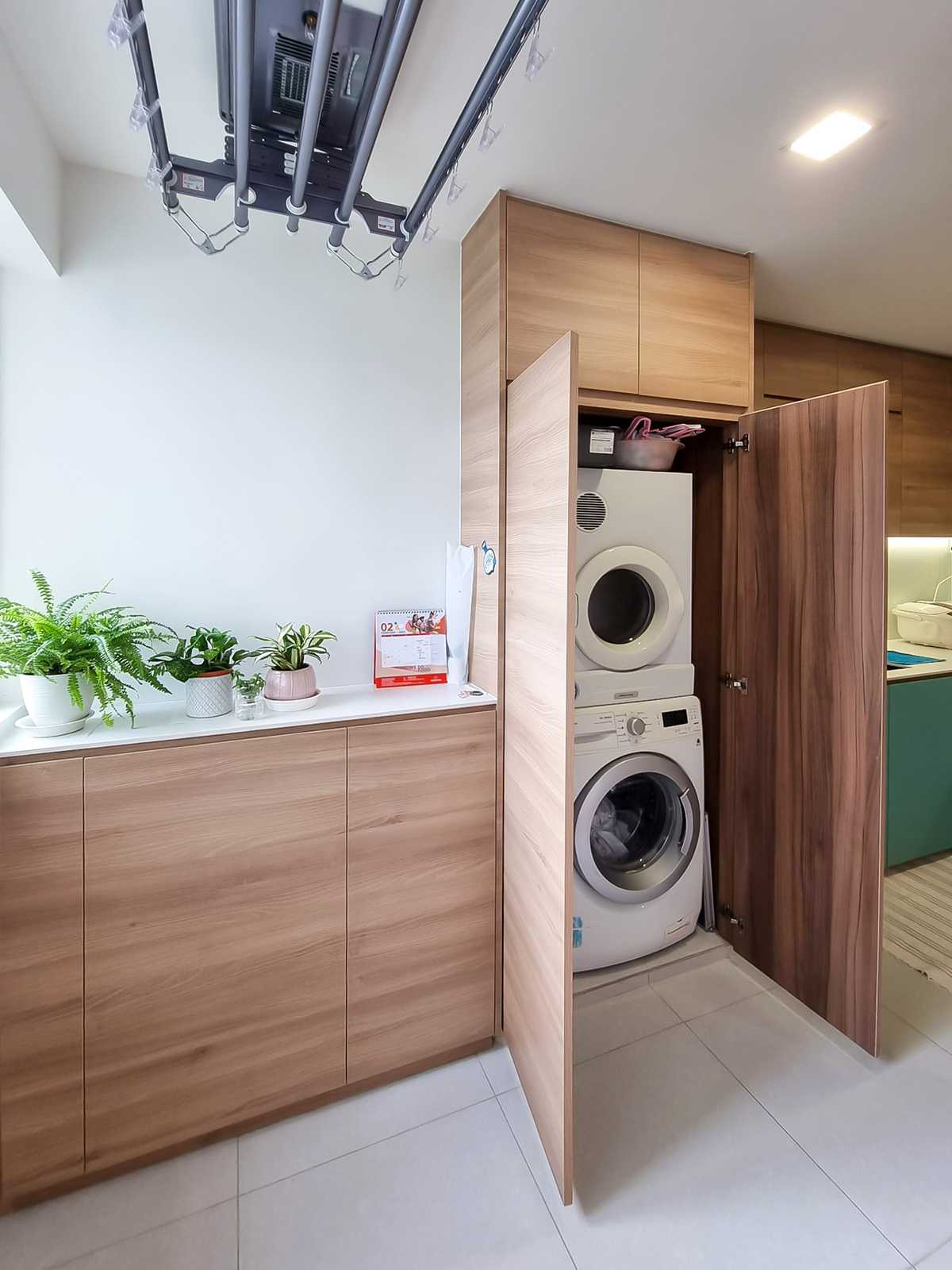 Scandinavian Service Yard with Laundry Area and Kitchen Accessories