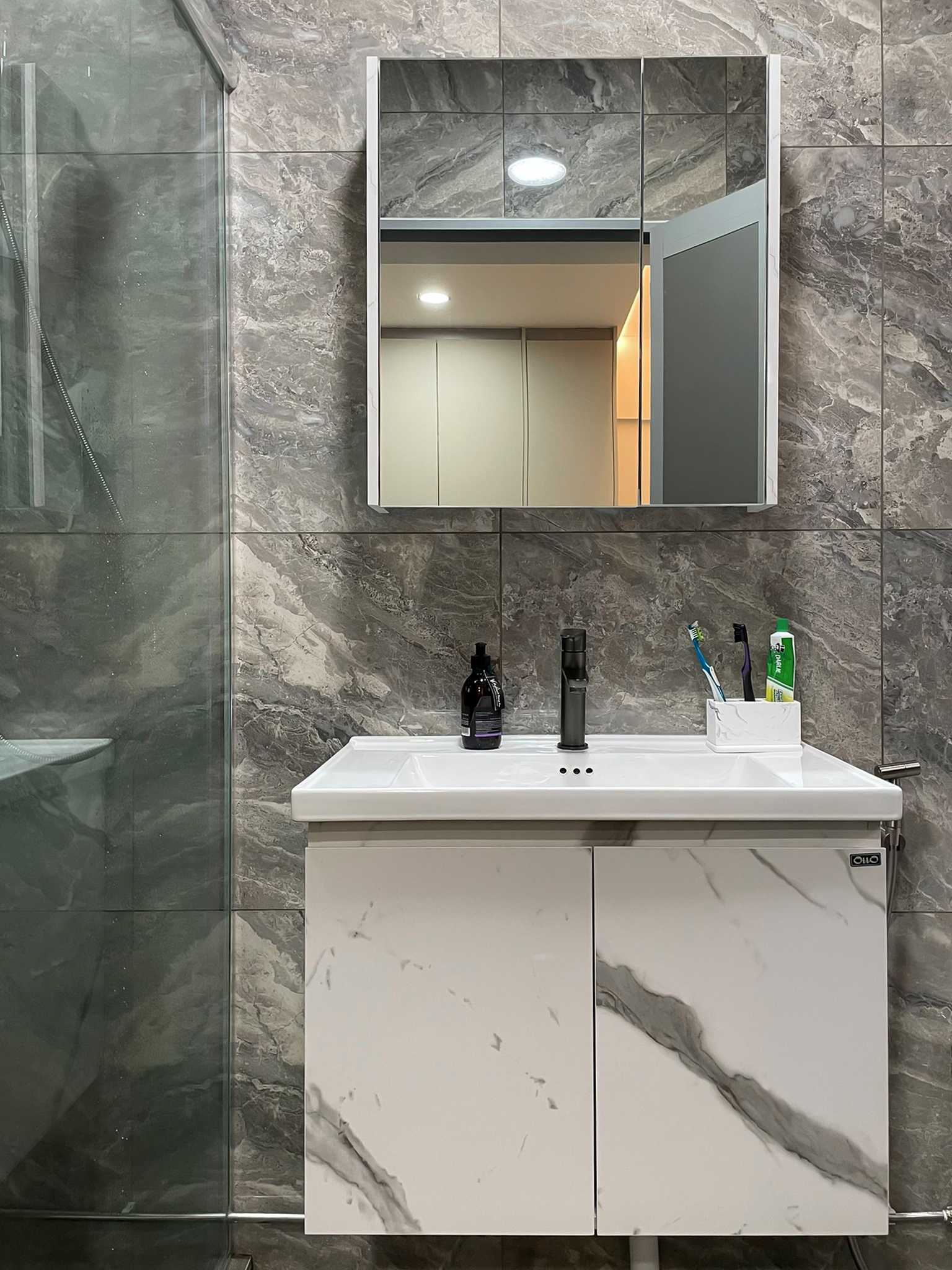 Scandinavian Bathroom with Mirror and Bathroom Storage