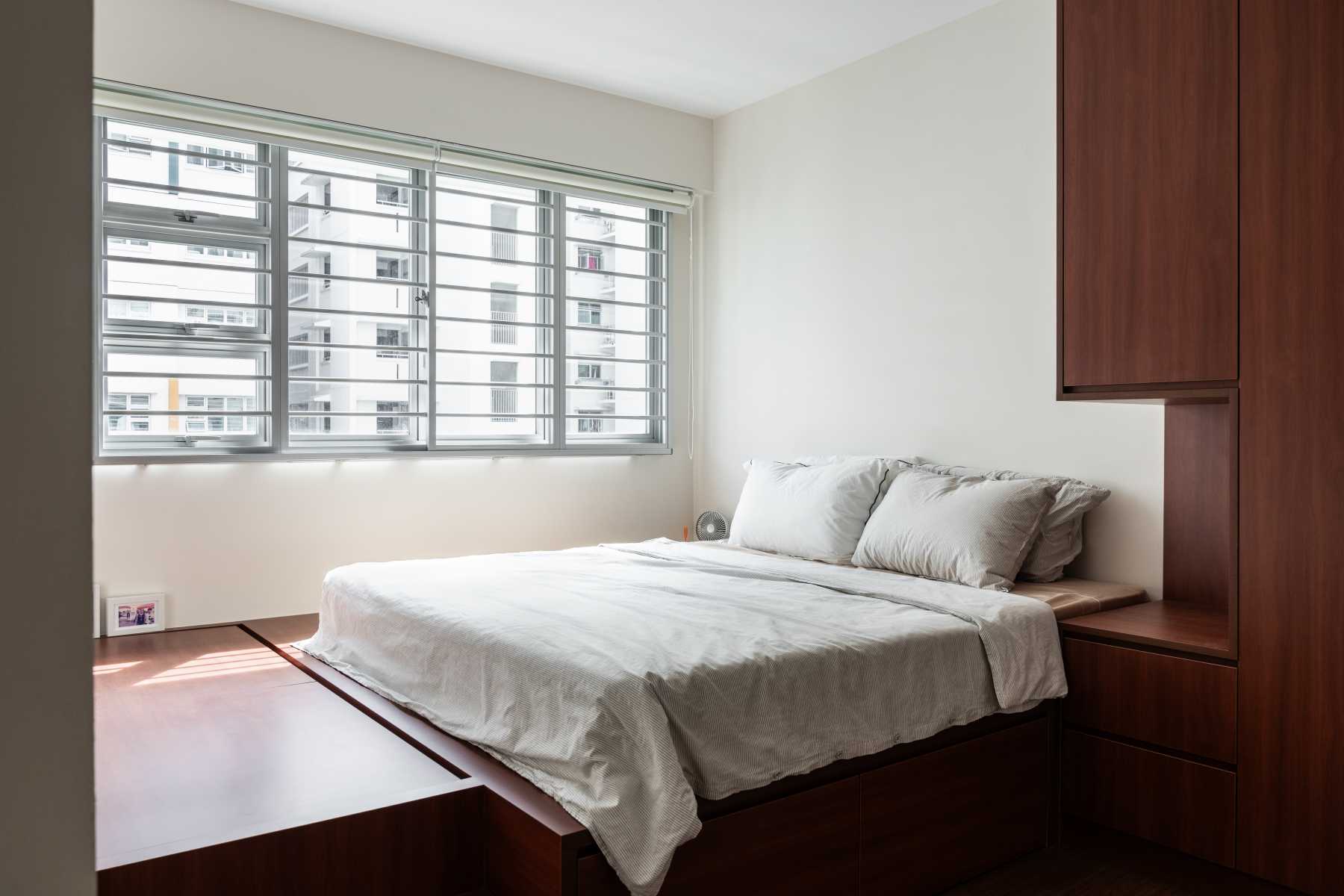 Modern Bedroom with Platform Bed and Vinyl Flooring