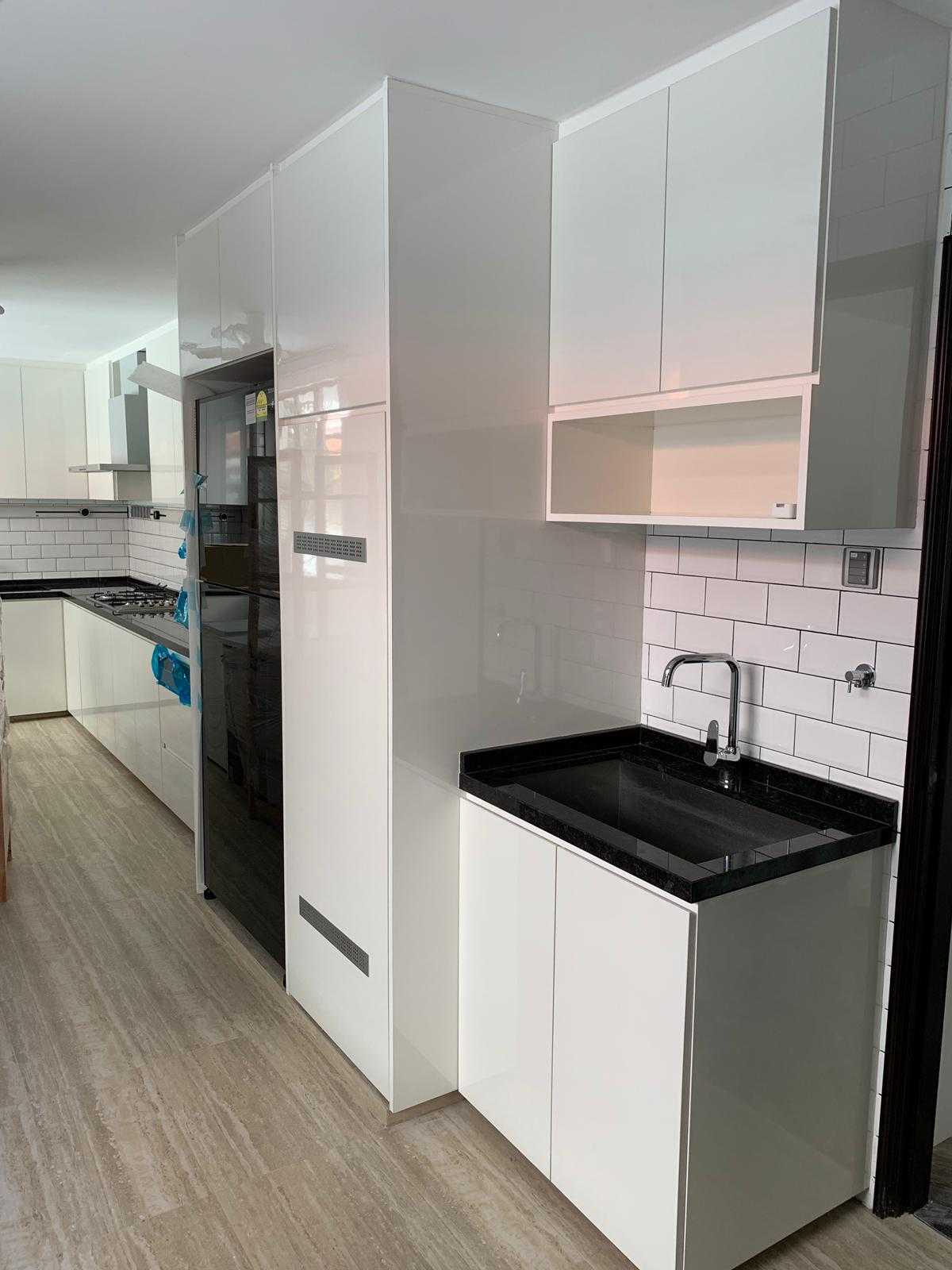 Modern Kitchen with Countertop and Homogeneous Tiles
