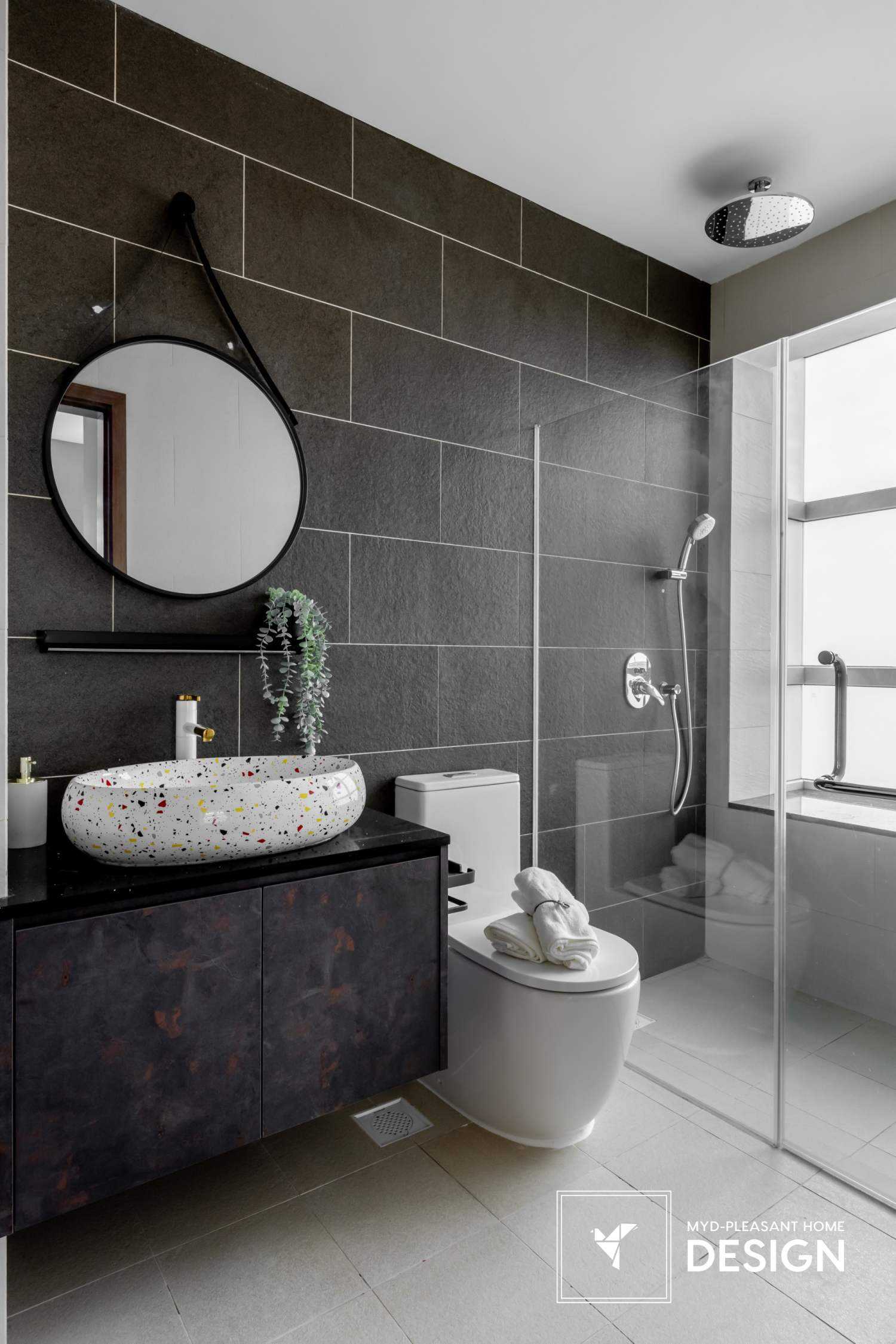 Country Bathroom with Countertop and Homogeneous Tiles