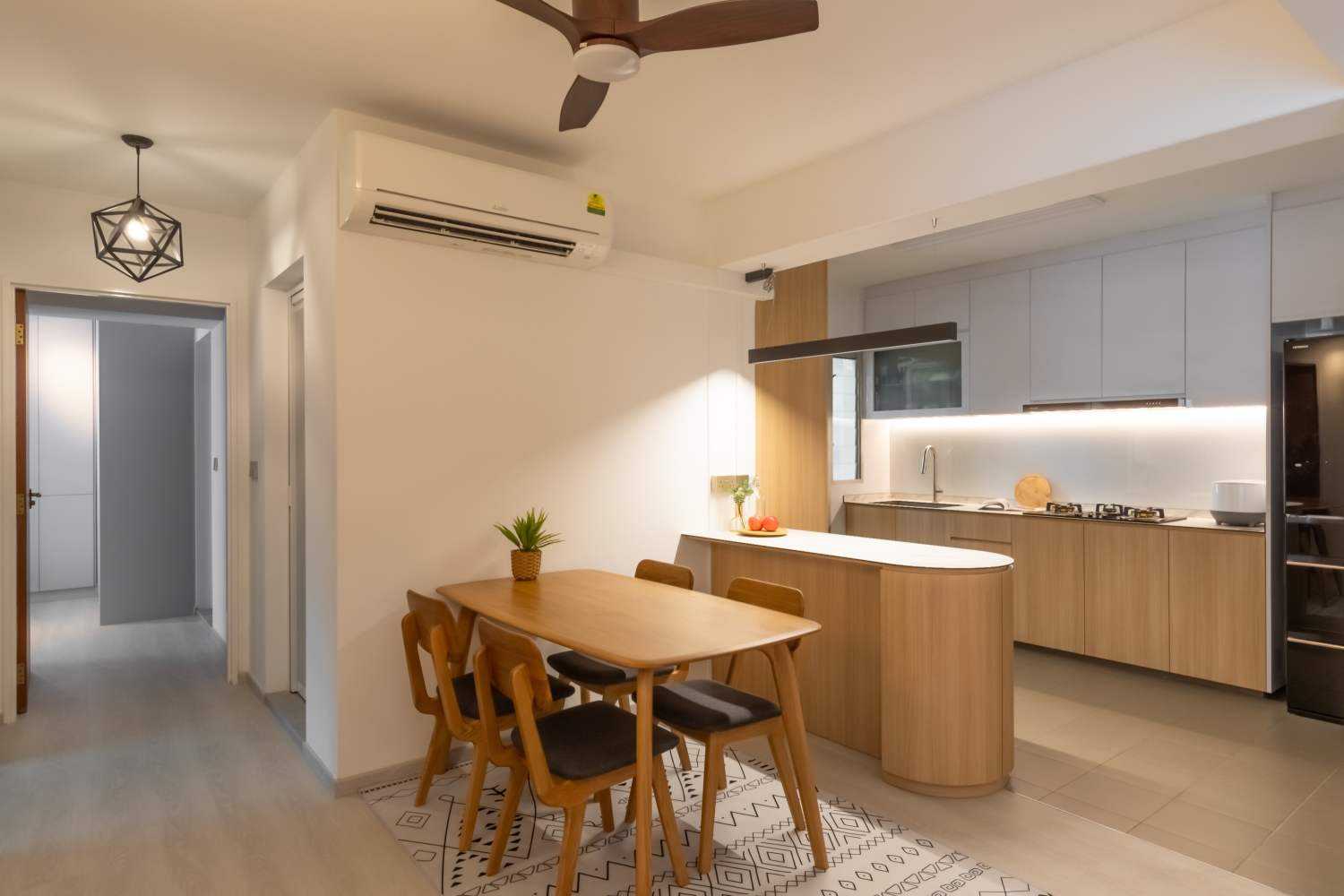Contemporary Kitchen with Countertop and Homogeneous Tiles