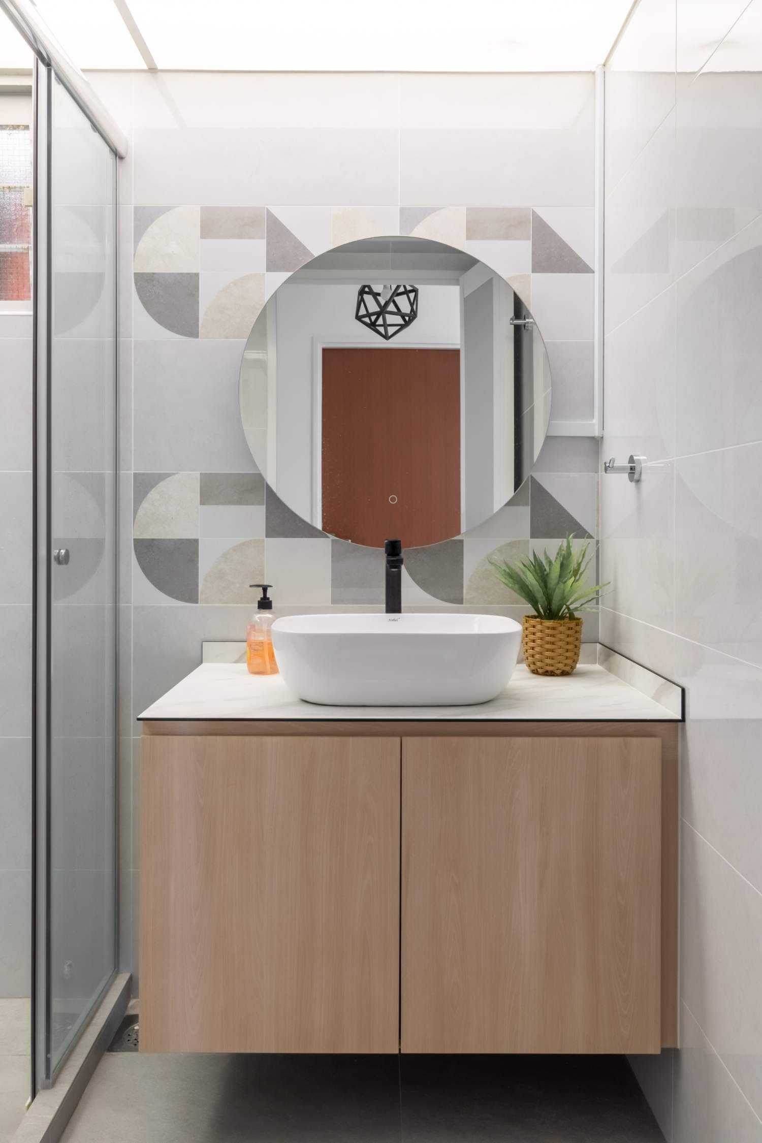 Contemporary Bathroom with Countertop and Shower Screen