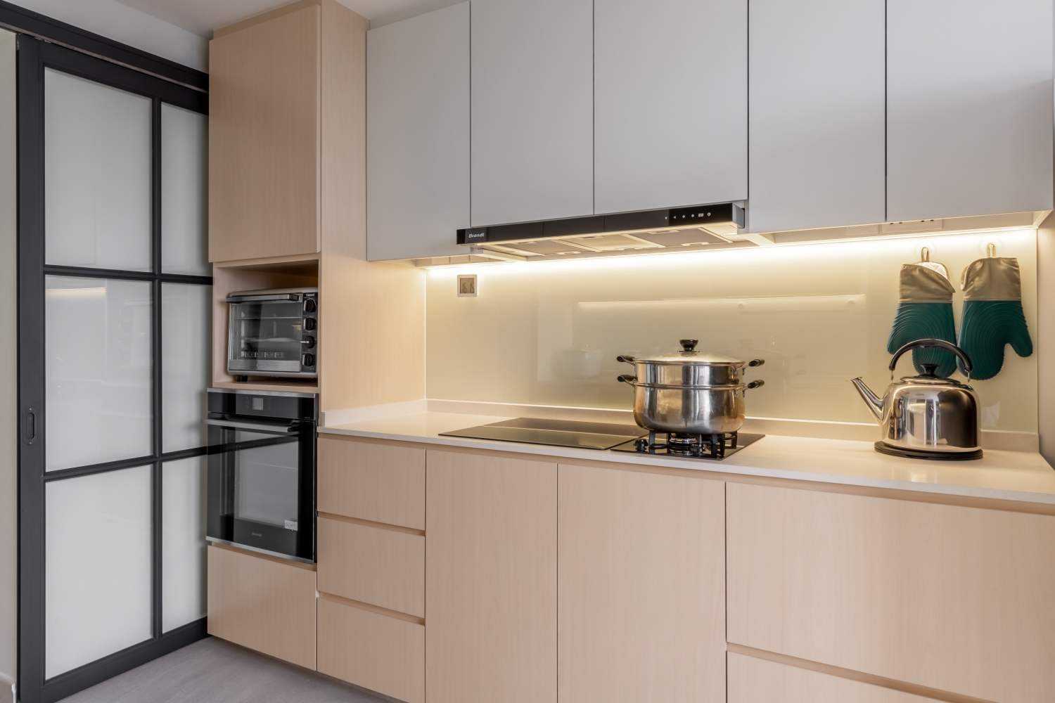 Minimalist Kitchen with Countertop and Homogeneous Tiles