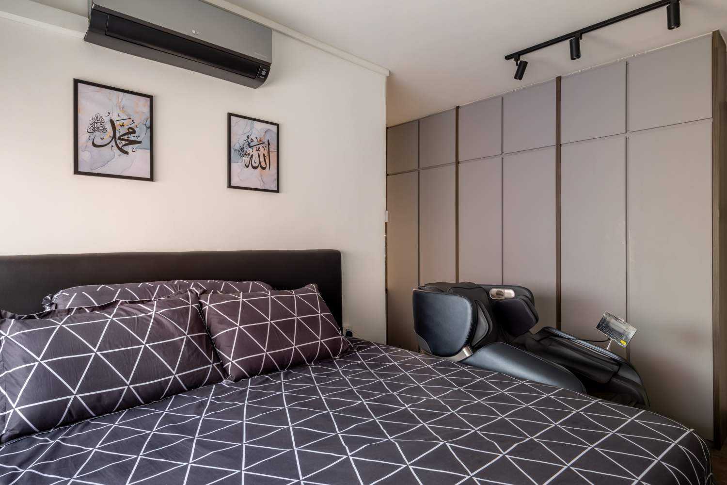 Contemporary Bedroom with Vinyl Flooring and Bay Window