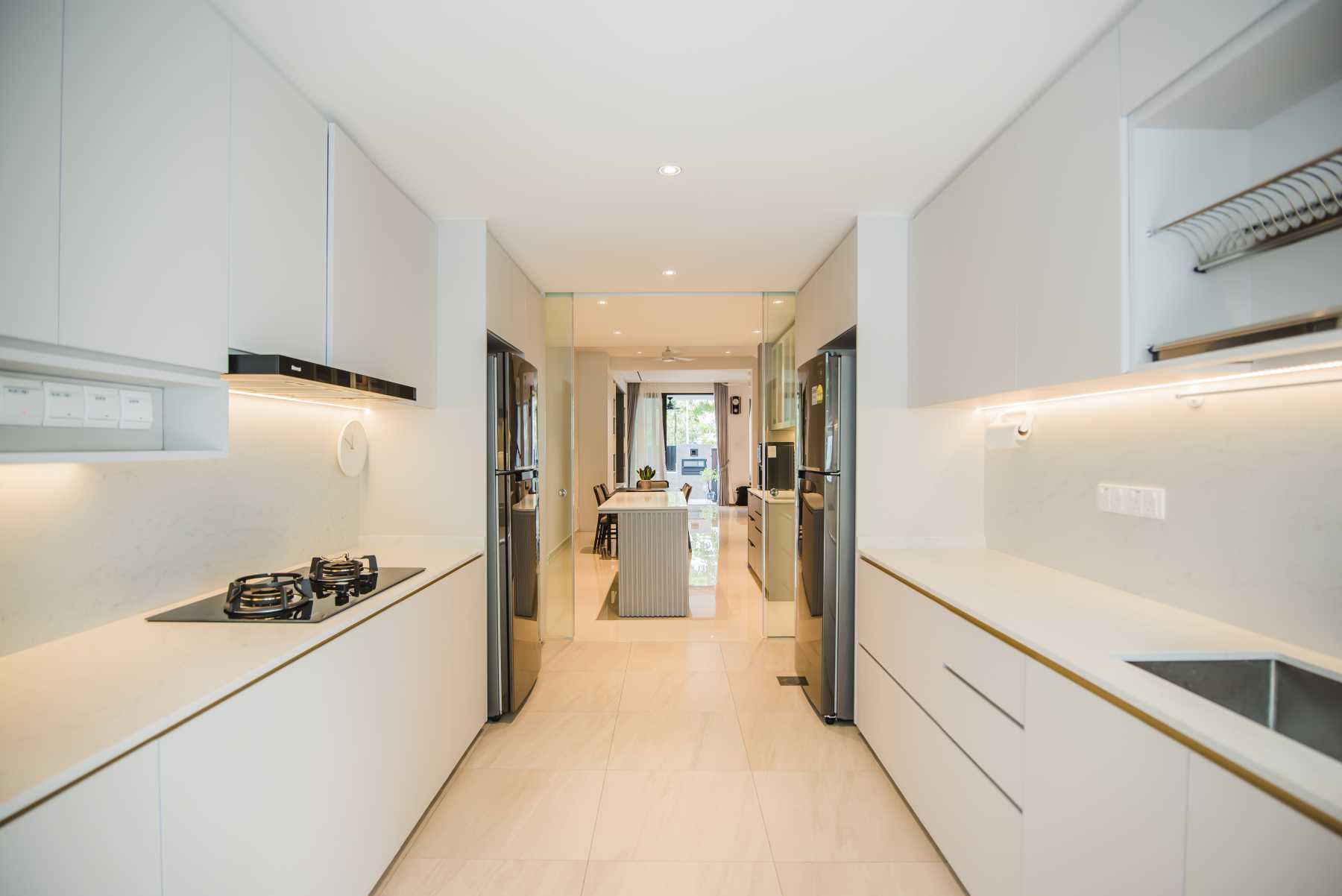 Contemporary Kitchen with Countertop and Homogeneous Tiles