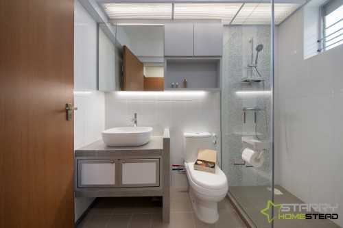 Scandinavian Bathroom at 187 Bedok North St 4