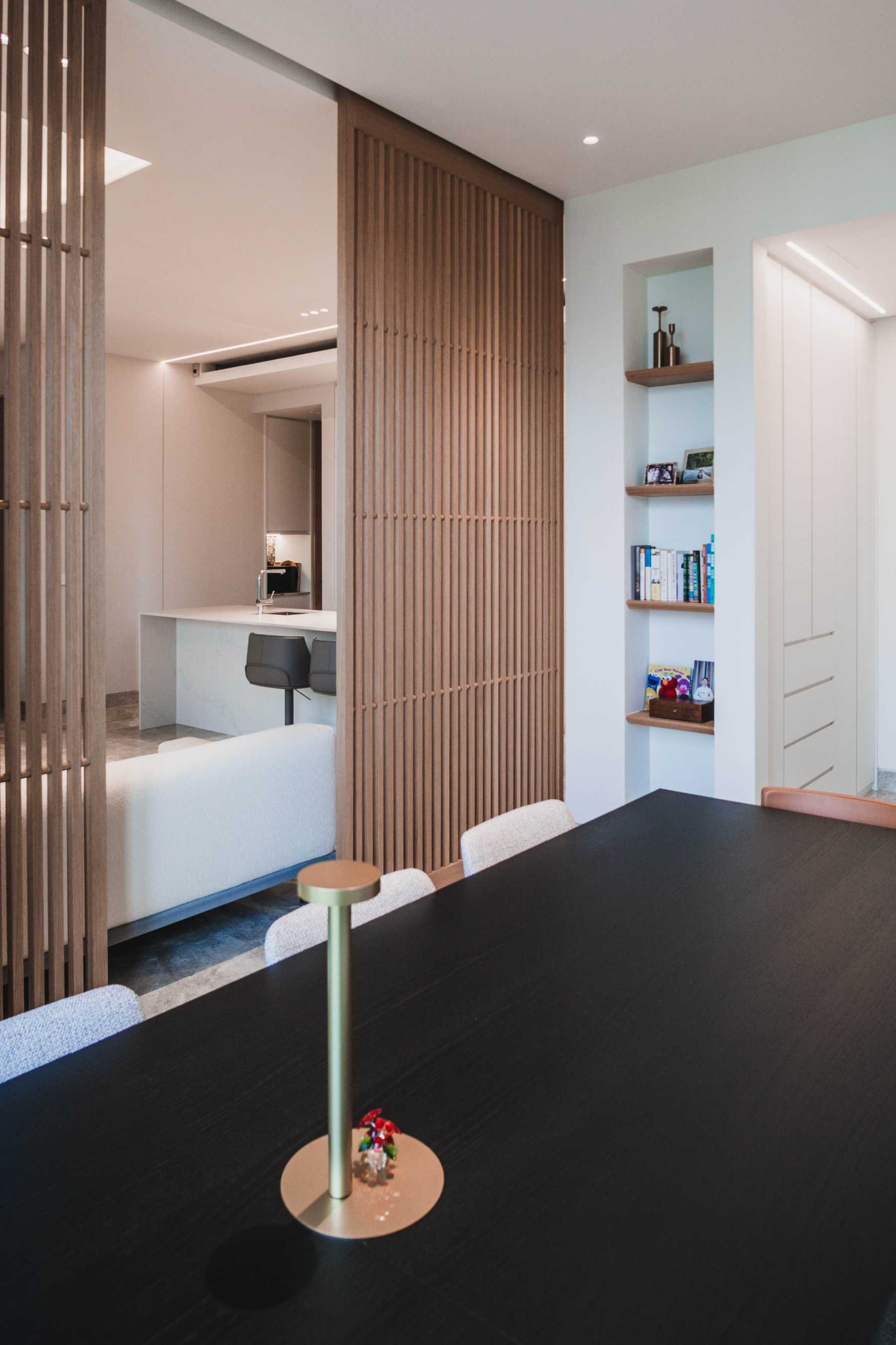 Minimalist Dining Room with Dining Table and Dining Chairs