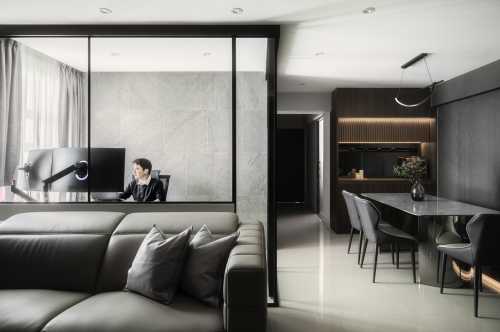 Contemporary Dining Room at 455B AMK St44 (Elaine)