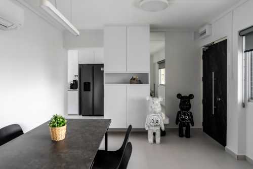 Contemporary Living Room at 609 Bukit Panjang