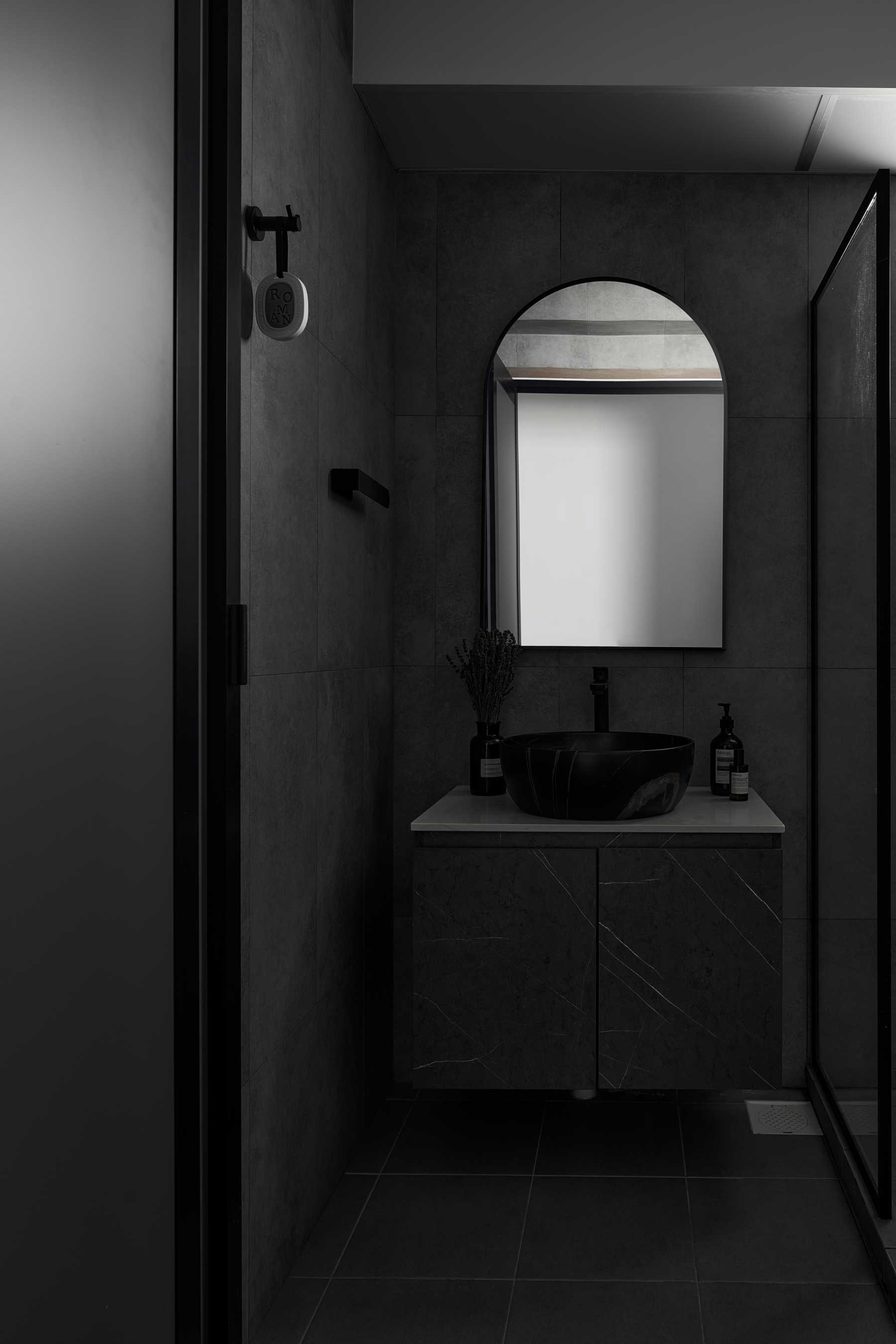 Modern Bathroom with Mirror and Bathroom Storage