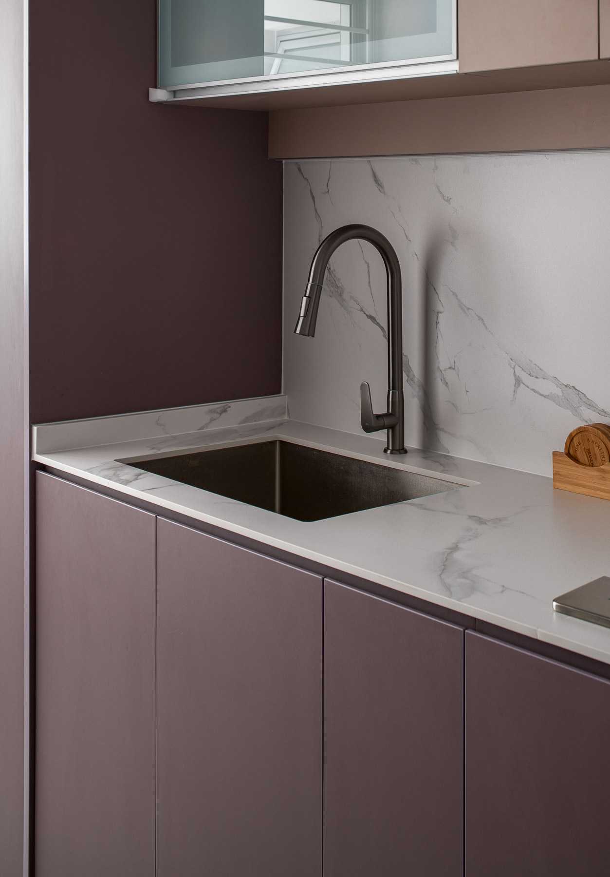 Contemporary Kitchen with Countertop and Homogeneous Tiles