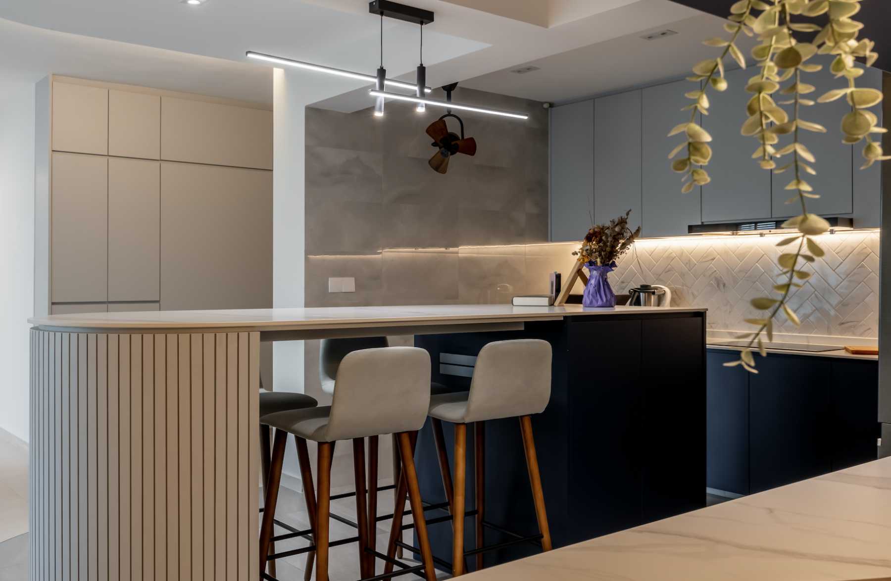 Modern Kitchen with Countertop and Kitchen Island