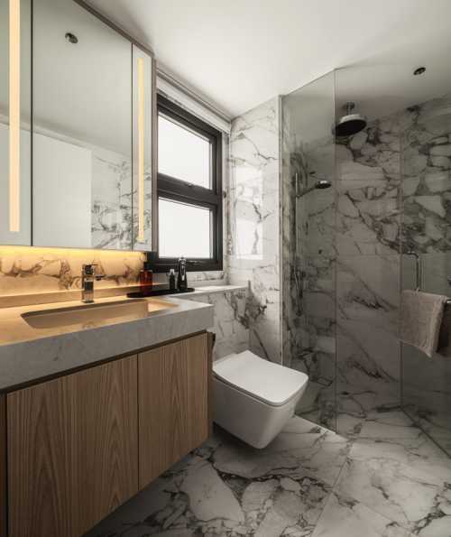 Modern Bathroom at Terraced House (Wei Yan)