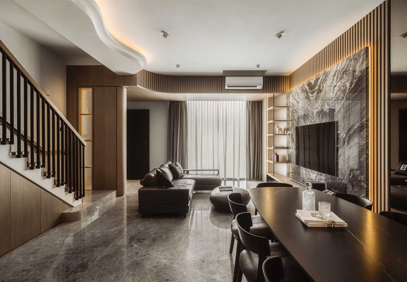 Modern Living Room with Bookshelf and Sofa