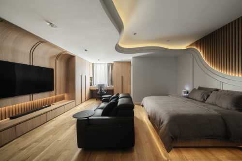 Modern Bedroom at Terraced House (Wei Yan)