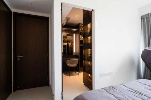 Modern Walk-in Wardrobe at East Coast | Parc Esta