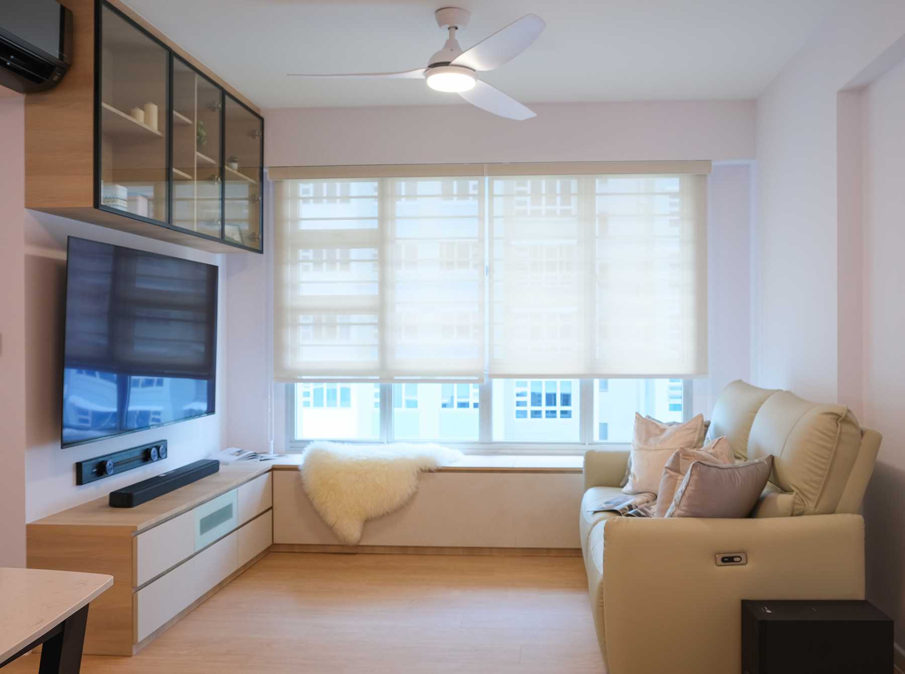 Contemporary Living Room with Settee and Vinyl Flooring